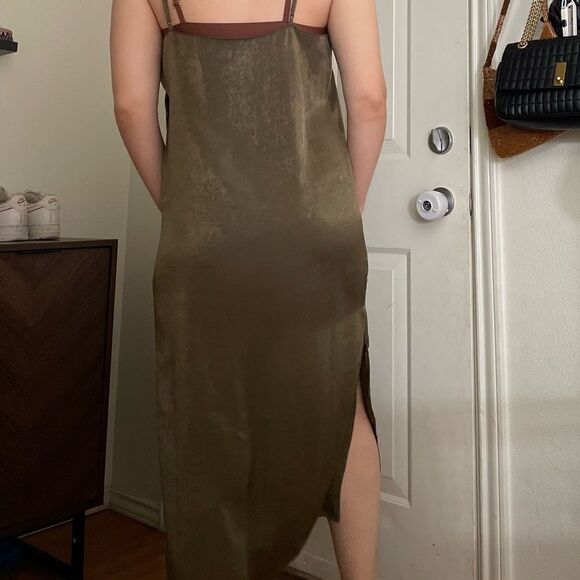 J.o.a Satin‎ V Neck Midi Slip Dress Slit Shimmer Green Medium - Picture 5 of 5